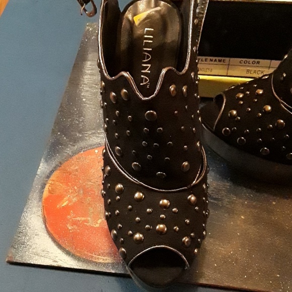 Heels - Picture 2 of 4